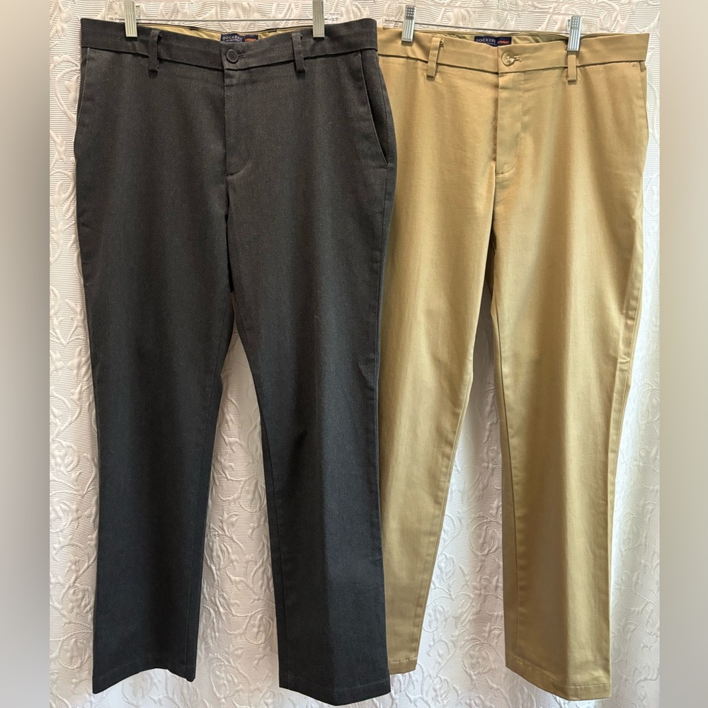 Dockers Signature Khaki size 34 x 32 Gray and Khaki